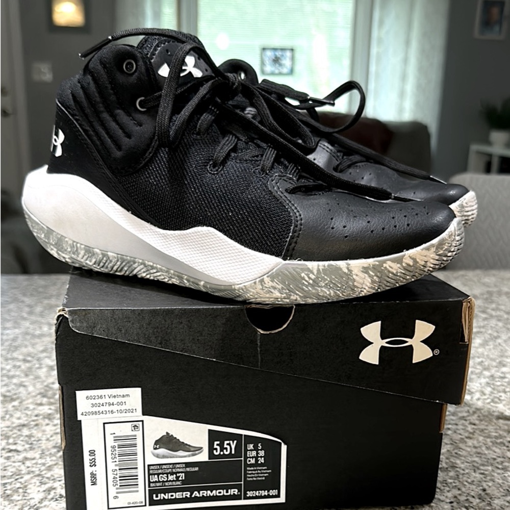 Under Armour Basketball Shoes Size 5.5Y